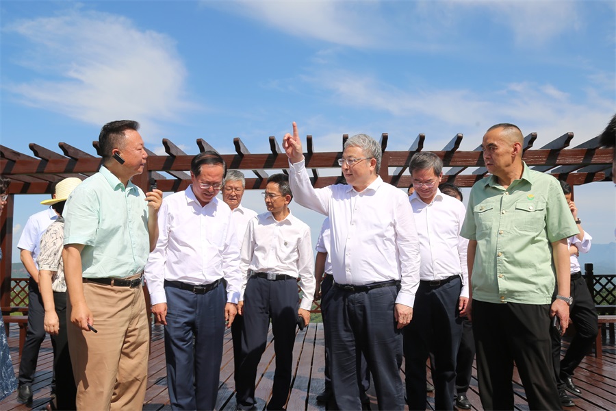 2024.06.23全國(guó)政協(xié)副主席、民盟中央常務(wù)副主席、中國(guó)科學(xué)院院士、清華大學(xué)副校長(zhǎng)王光謙蒞臨金徽股份視察.jpg
