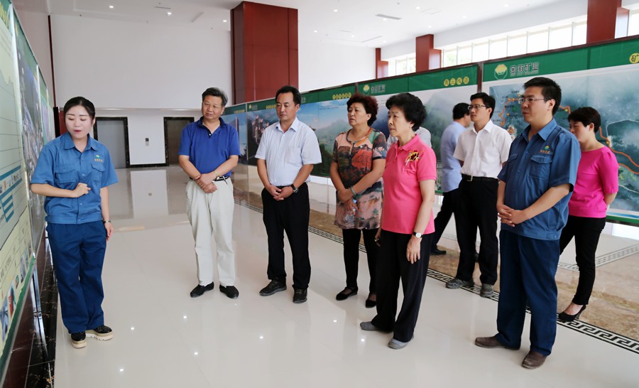 1-2015年8月，全國(guó)政協(xié)副主席、中國(guó)科學(xué)院院士王志珍一行蒞臨金徽股份調(diào)研。.jpg