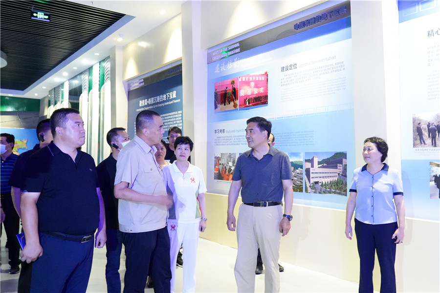 12-2022年8月，省委常委、省委統(tǒng)戰(zhàn)部長(zhǎng)孫雪濤帶領(lǐng)帶領(lǐng)全省黨外代表人士考察團(tuán)蒞臨金徽股份調(diào)研指導(dǎo)。.jpg