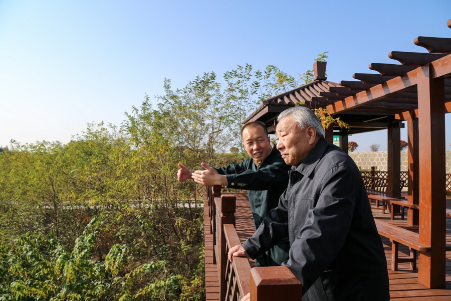 21-2019年10月，國(guó)家水利部原副部長(zhǎng)王守強(qiáng)參觀金徽股份時(shí)盛贊：金徽股份是綠色礦山、文明礦山、美麗礦山。.jpg
