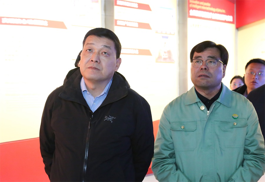38-2023年12月，民建甘肅省委員會(huì)主任委員，全國(guó)政協(xié)委員，甘肅省政協(xié)常委，省生態(tài)環(huán)境廳廳長(zhǎng)，省核安全局局長(zhǎng)葛建團(tuán)蒞臨金徽股份調(diào)研。.jpg