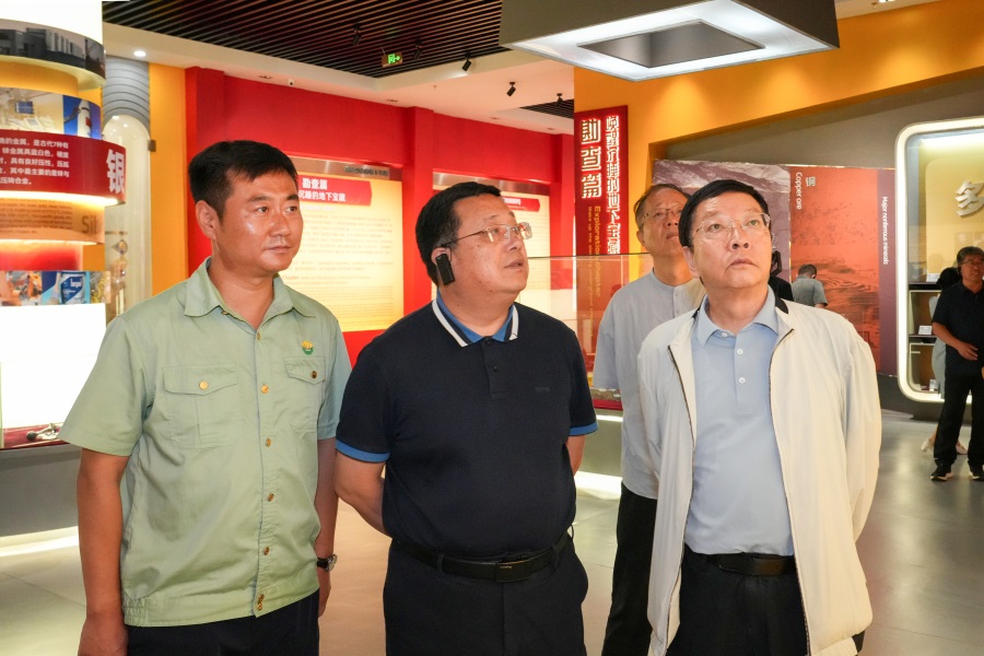 2024.06.23全國(guó)政協(xié)委員、 陜西省政協(xié)副主席、民建陜西省委會(huì)主委李忠民蒞臨金徽股份調(diào)研.jpg