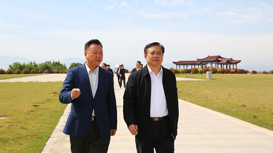 30-2021年5月，省人民檢察院黨組書(shū)記、檢察長(zhǎng)朱玉蒞臨金徽股份調(diào)研綠色礦山建設(shè)工作。.jpg