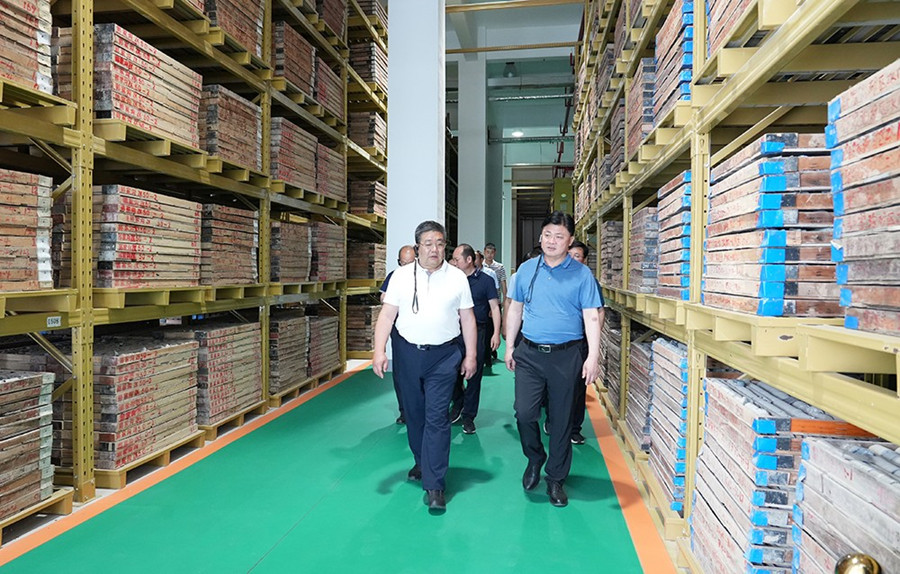 51-2022年6月，省農(nóng)業(yè)農(nóng)村廳一級(jí)巡視員朱寶瑩蒞臨金徽股份調(diào)研綠色礦山建設(shè)工作。.jpg
