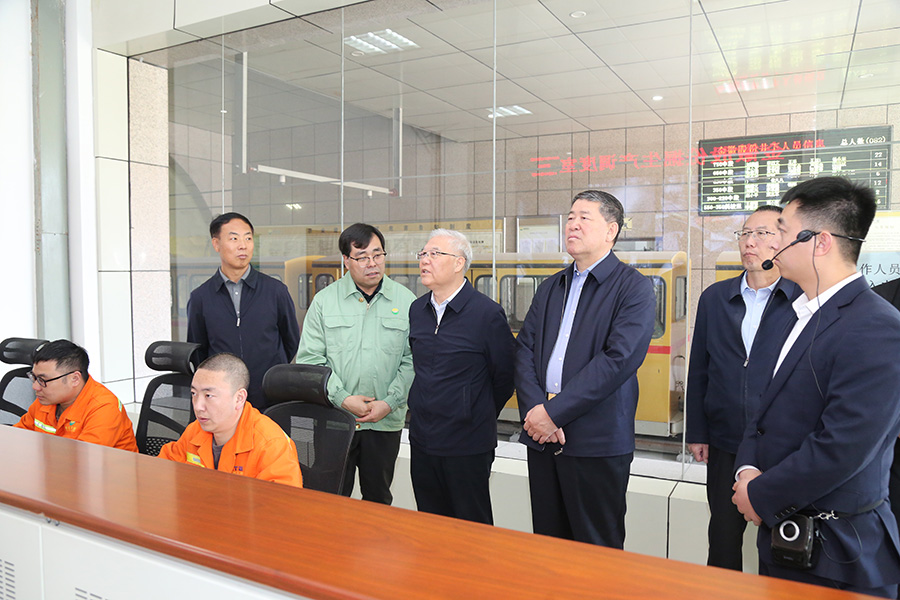 全國(guó)政協(xié)常委，省政協(xié)副主席，民進(jìn)中央常委、甘肅省主委尚勛武調(diào)研金徽股份時(shí)強(qiáng)調(diào)，要加強(qiáng)科技創(chuàng)新與人才培養(yǎng)。-900.jpg
